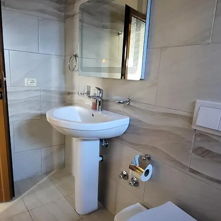 Jon Apartment Himare